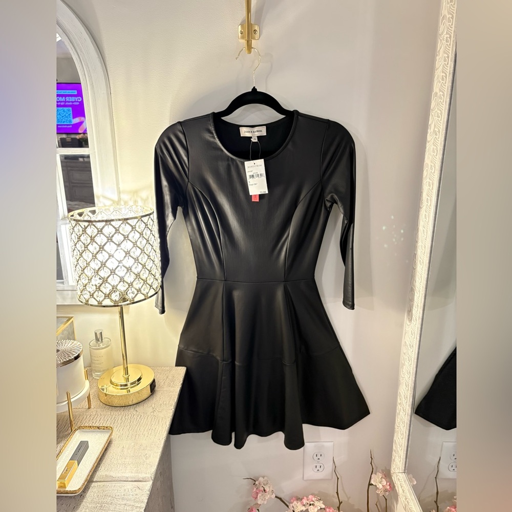 June & Hudson quarter sleeve fit, and flare DRESS! NEW